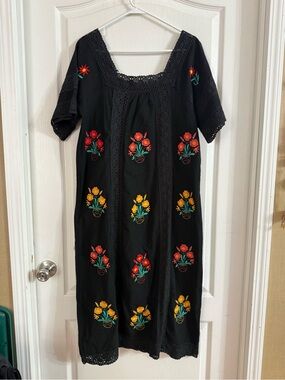 R Vivimos Women’s Black Embroidered Crochet Maxi Dress NWT Sz L. JN-112